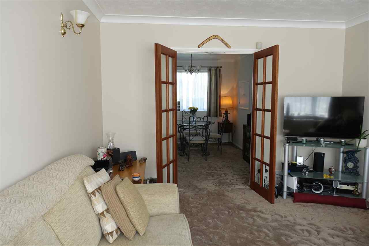 resized-2349823-Living Room B.JPG